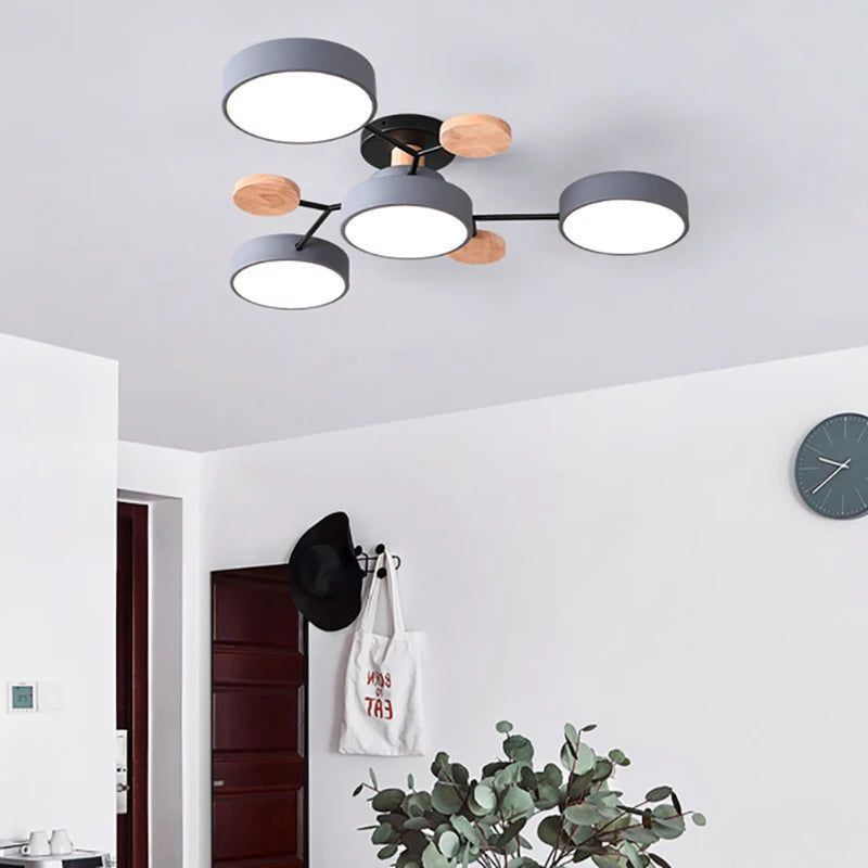 Elegancka Lampa Sufitowa z Ręcznie Wykończonymi Elementami