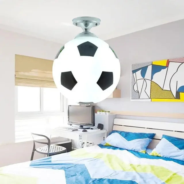Śmieszna lampa sufitowa w formie piłki nożnej – GoalBright
