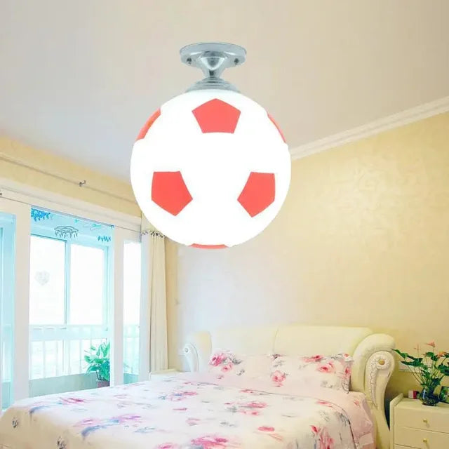 Śmieszna lampa sufitowa w formie piłki nożnej – GoalBright
