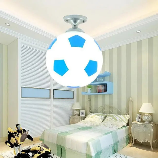 Śmieszna lampa sufitowa w formie piłki nożnej – GoalBright