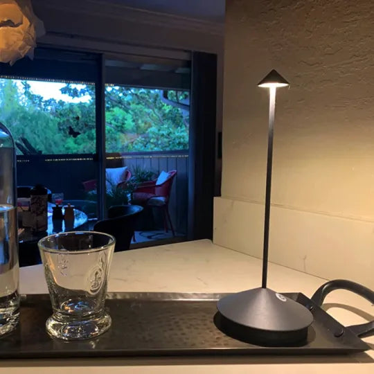 Bezprzewodowa lampa LED na stół | ClarityGlow