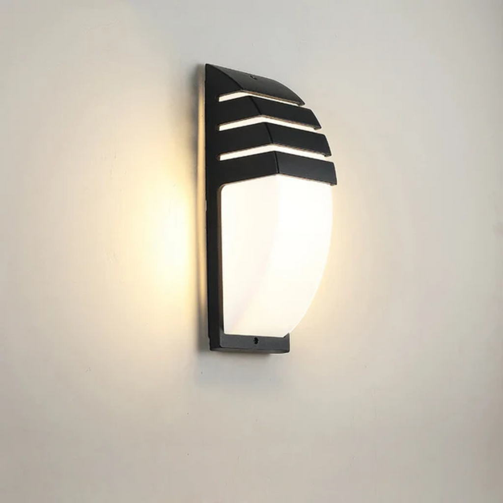 Lampa ścienna zewnętrzna Zymor z czujnikiem ruchu