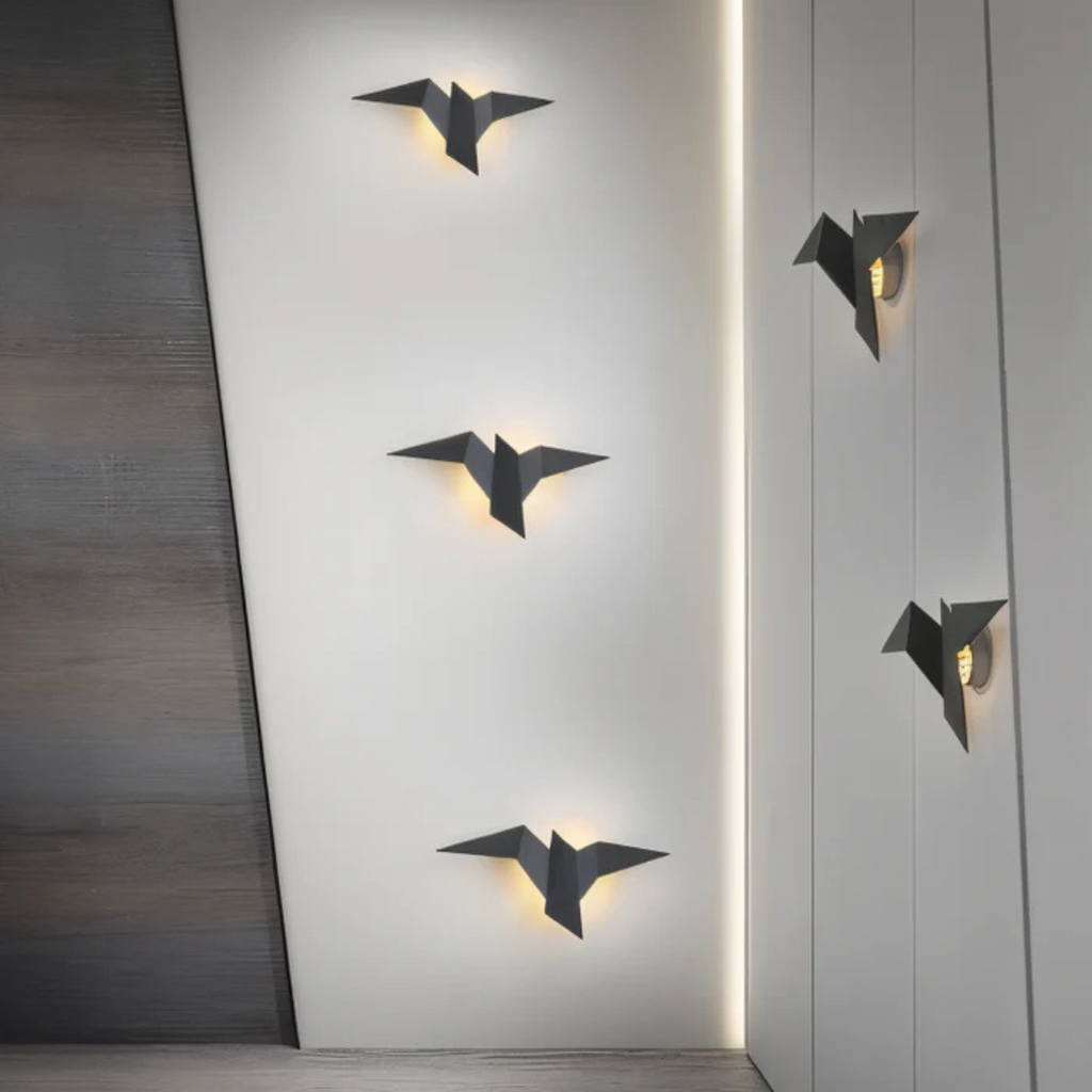 "Unikalna Lampa Ścienna Origami do Wnętrz" could be rewritten as "Wyjątkowa Lampa Ścienna Origami do Twojego Wnętrza".