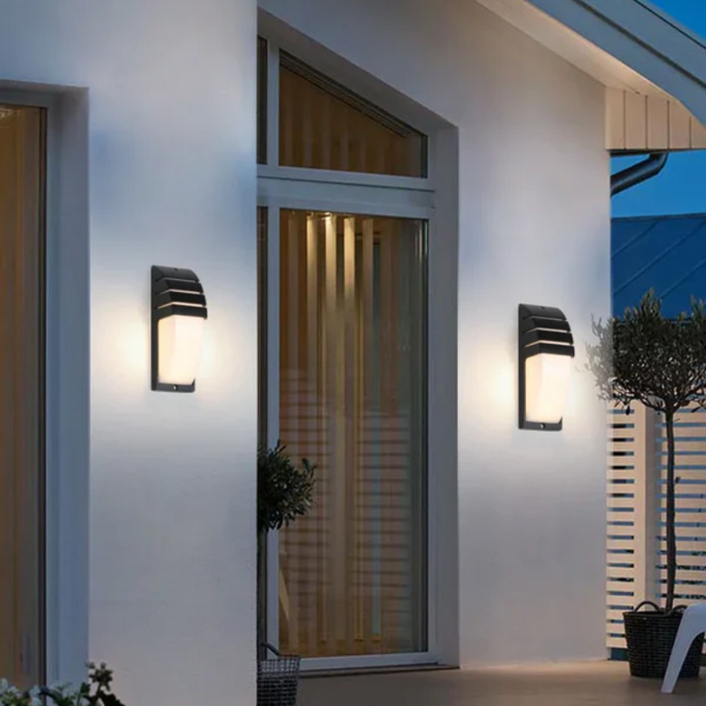 Lampa ścienna zewnętrzna Zymor z czujnikiem ruchu