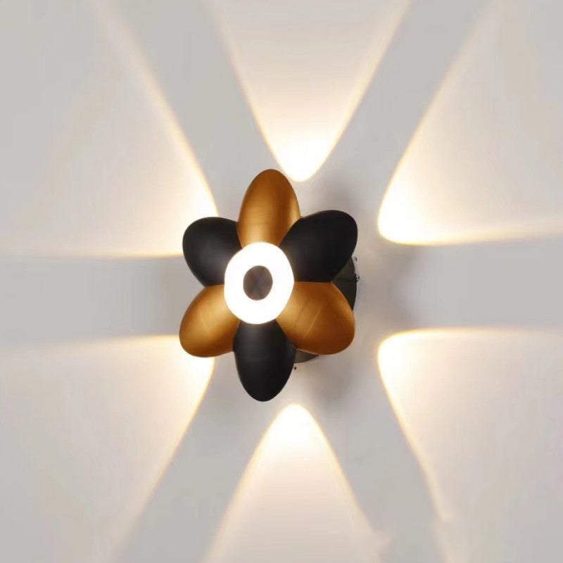 FloraGlow - Eleganckie i Efektywne Oświetlenie Zewnętrzne - Wodoodporna Lampa Ścienna w Formie Kwiatu