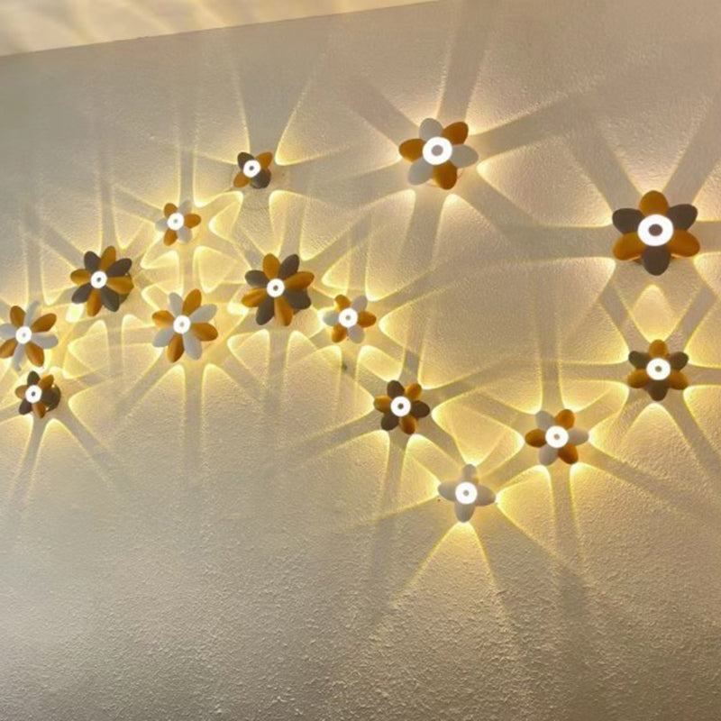 FloraGlow - Eleganckie i Efektywne Oświetlenie Zewnętrzne - Wodoodporna Lampa Ścienna w Formie Kwiatu