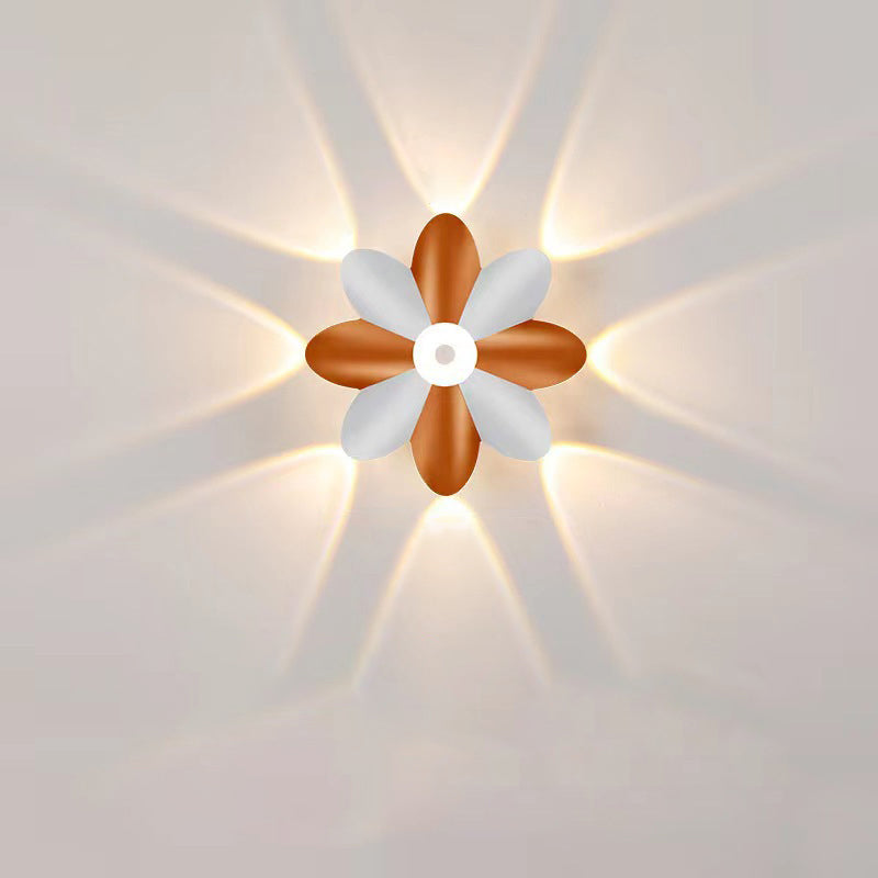 FloraGlow - Eleganckie i Efektywne Oświetlenie Zewnętrzne - Wodoodporna Lampa Ścienna w Formie Kwiatu