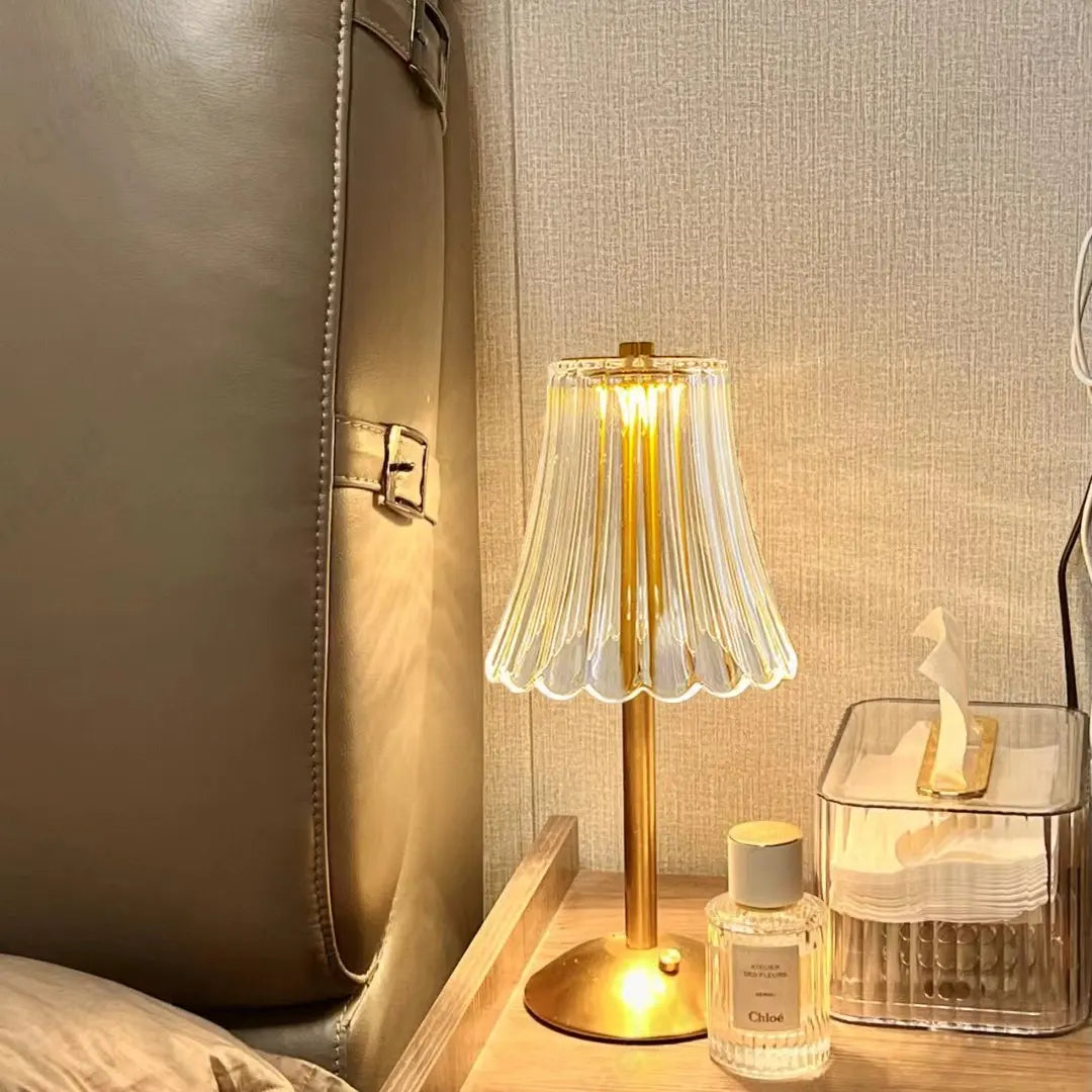 Bezprzewodowa lampa stołowa z kryształowym wykończeniem i ściemnialnym oświetleniem - GlamLight