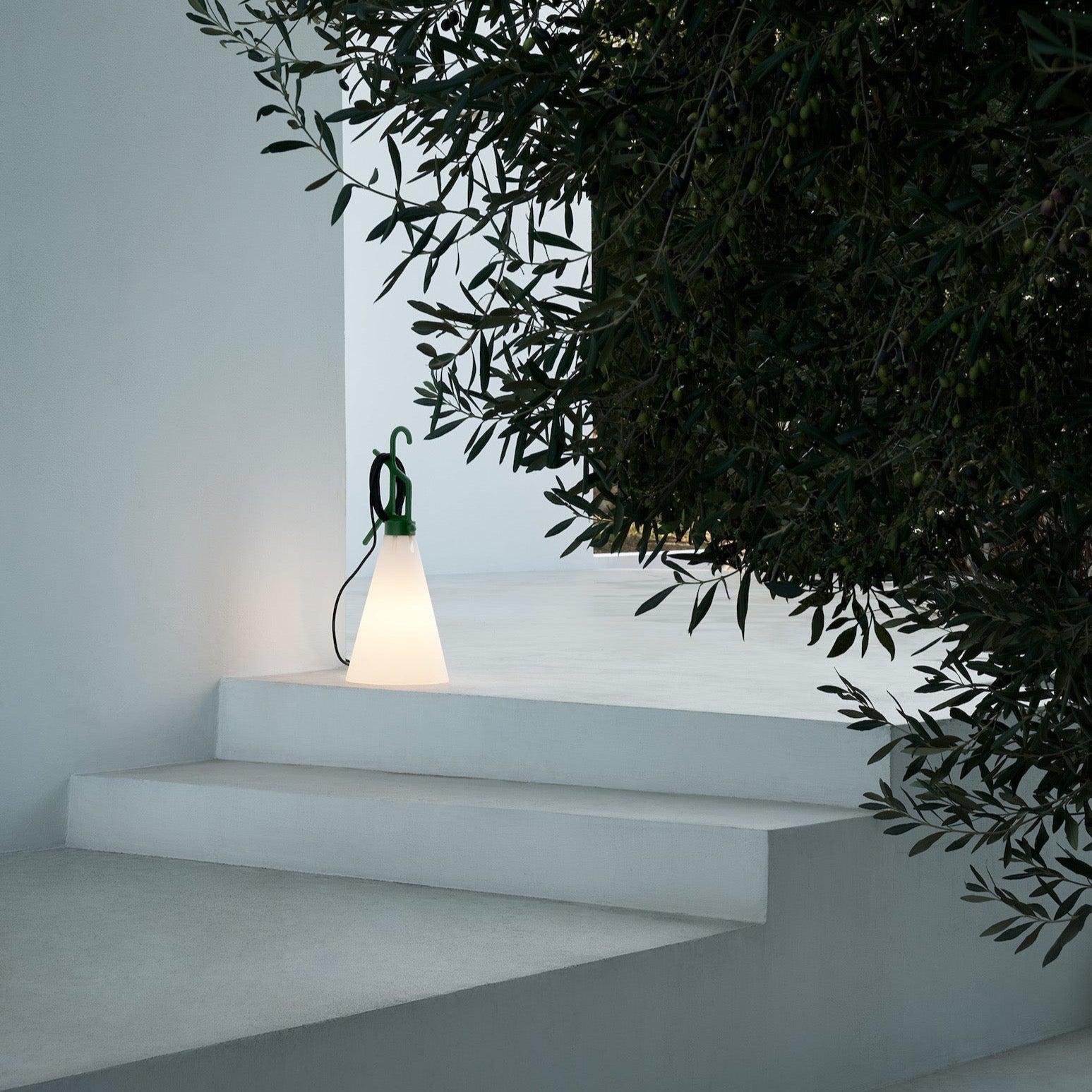 EcoGlow - Wielofunkcyjna Lampa Zewnętrzna - Lekka, Trwała i Elegancka z Wygodnym Uchwytem