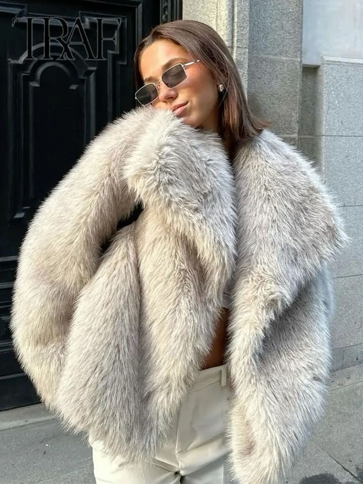 Stylowy Damski Płaszcz z Sztucznego Futra - Luksusowa Miękkość i Elegancja