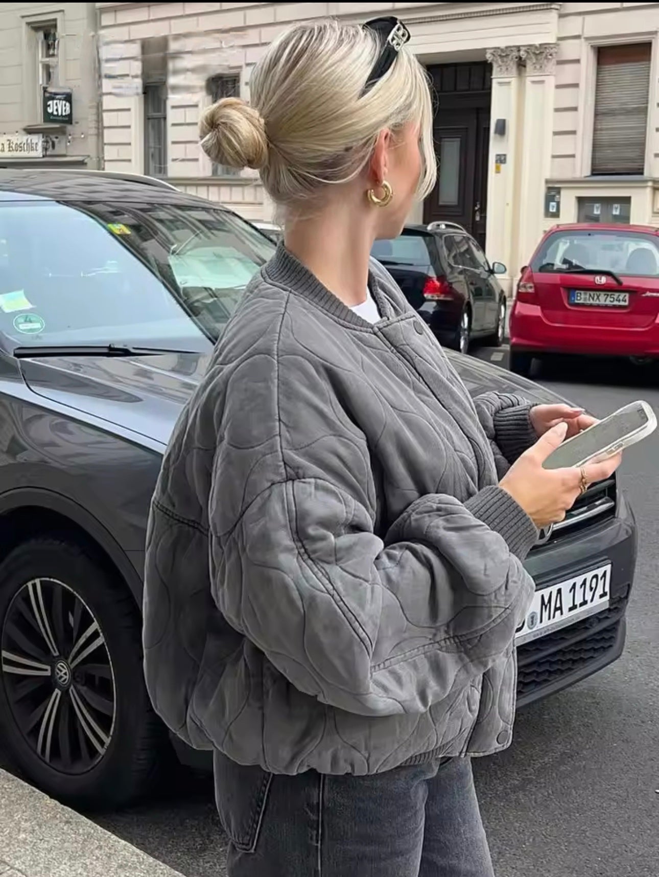 Stylowa, ocieplana kurtka bomber damska na sezon jesienny