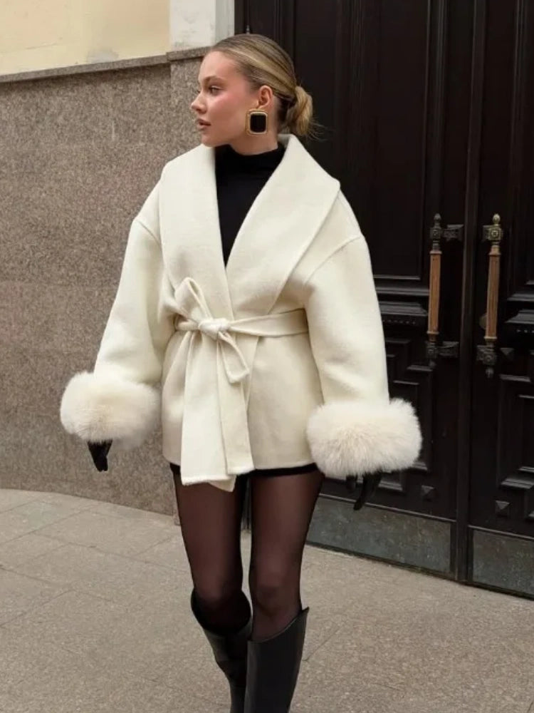Elegancki Płaszcz z Sznurowaniem dla Kobiet – Stylowy Płaszcz Zimowy na Chic Wygląd, Dostępny w Różnych Rozmiarach