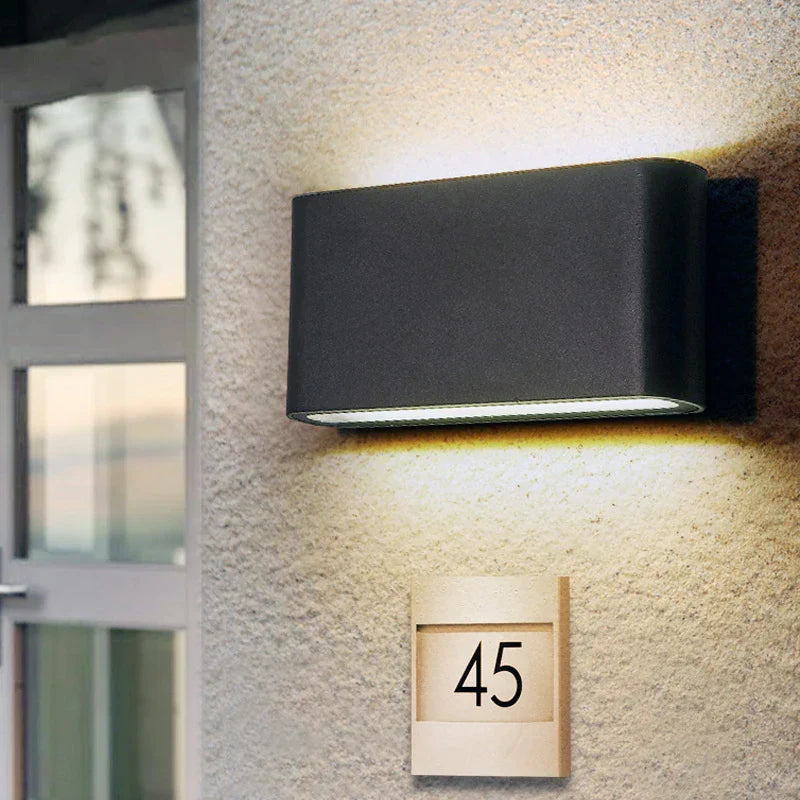 BrightGuard | Wodoodporna LED Lampa Ścienna do Użytku na Zewnątrz