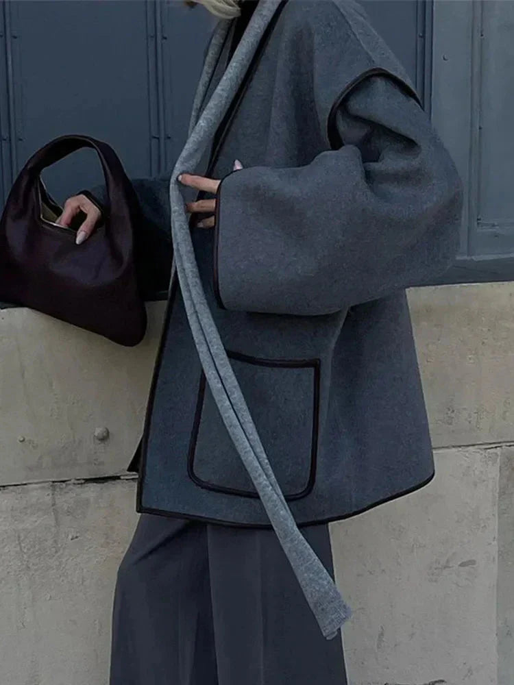 Szary Oversized Płaszcz Damski z Paskiem na Jesień