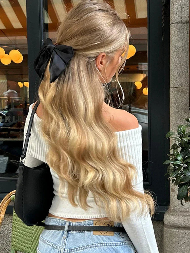 LIA | Stylowy sweter off-shoulder dla eleganckiego wyglądu