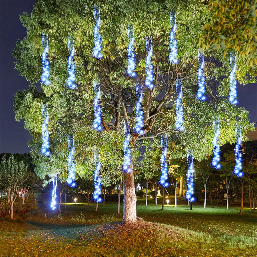 GlowCascade – Wiszące LED Światła do Ogrodu i Imprez