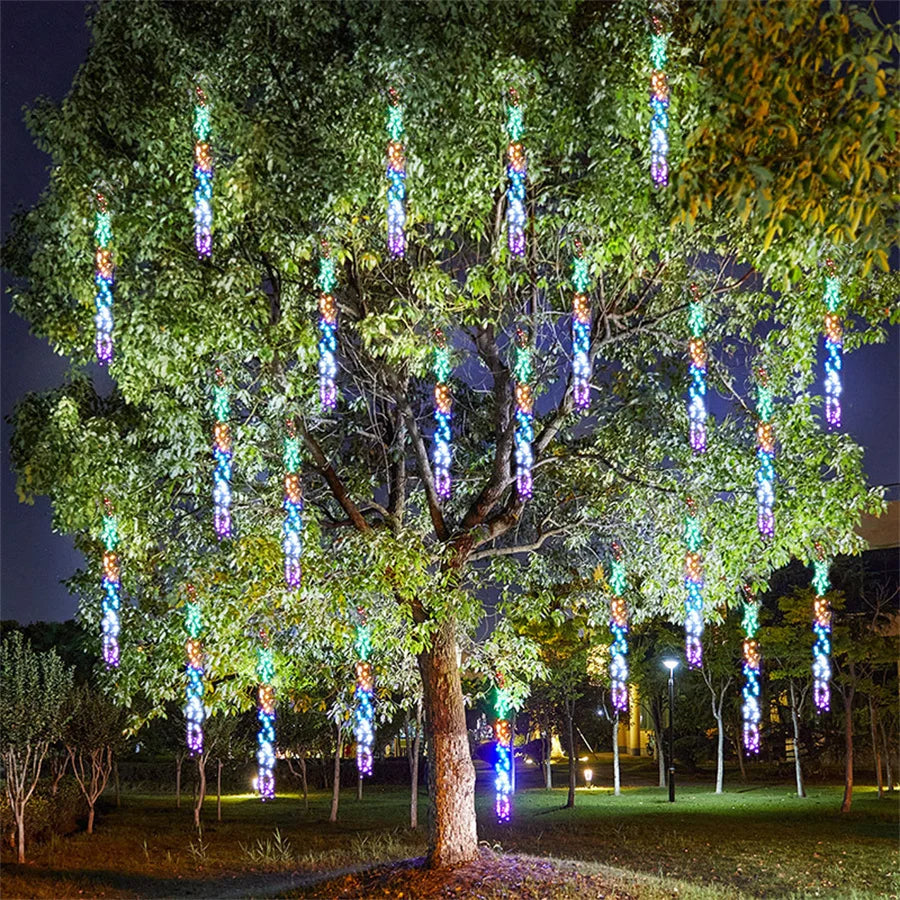 GlowCascade – Wiszące LED Światła do Ogrodu i Imprez