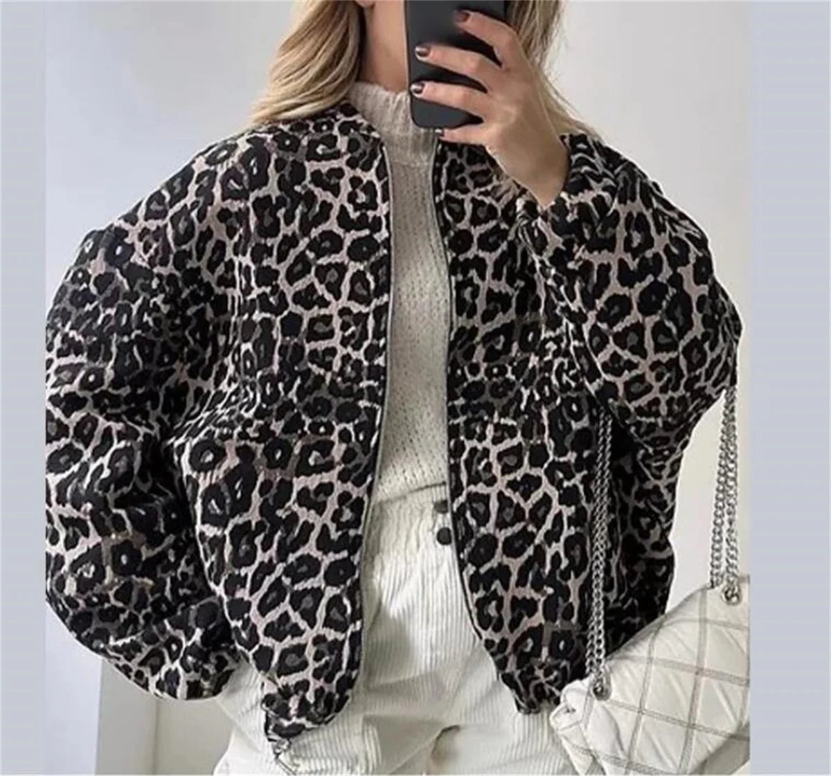 Elegancka bomberka w panterkę z miękkiego materiału – Moda dla kobiet