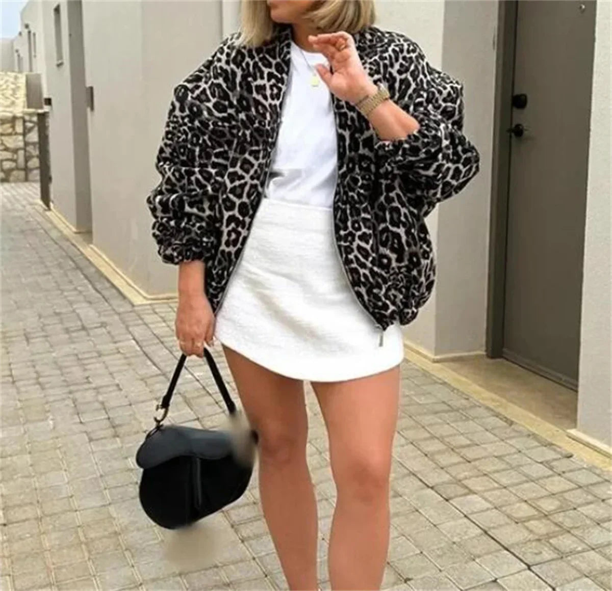 Elegancka bomberka w panterkę z miękkiego materiału – Moda dla kobiet