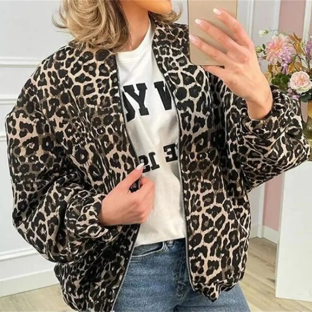Elegancka bomberka w panterkę z miękkiego materiału – Moda dla kobiet