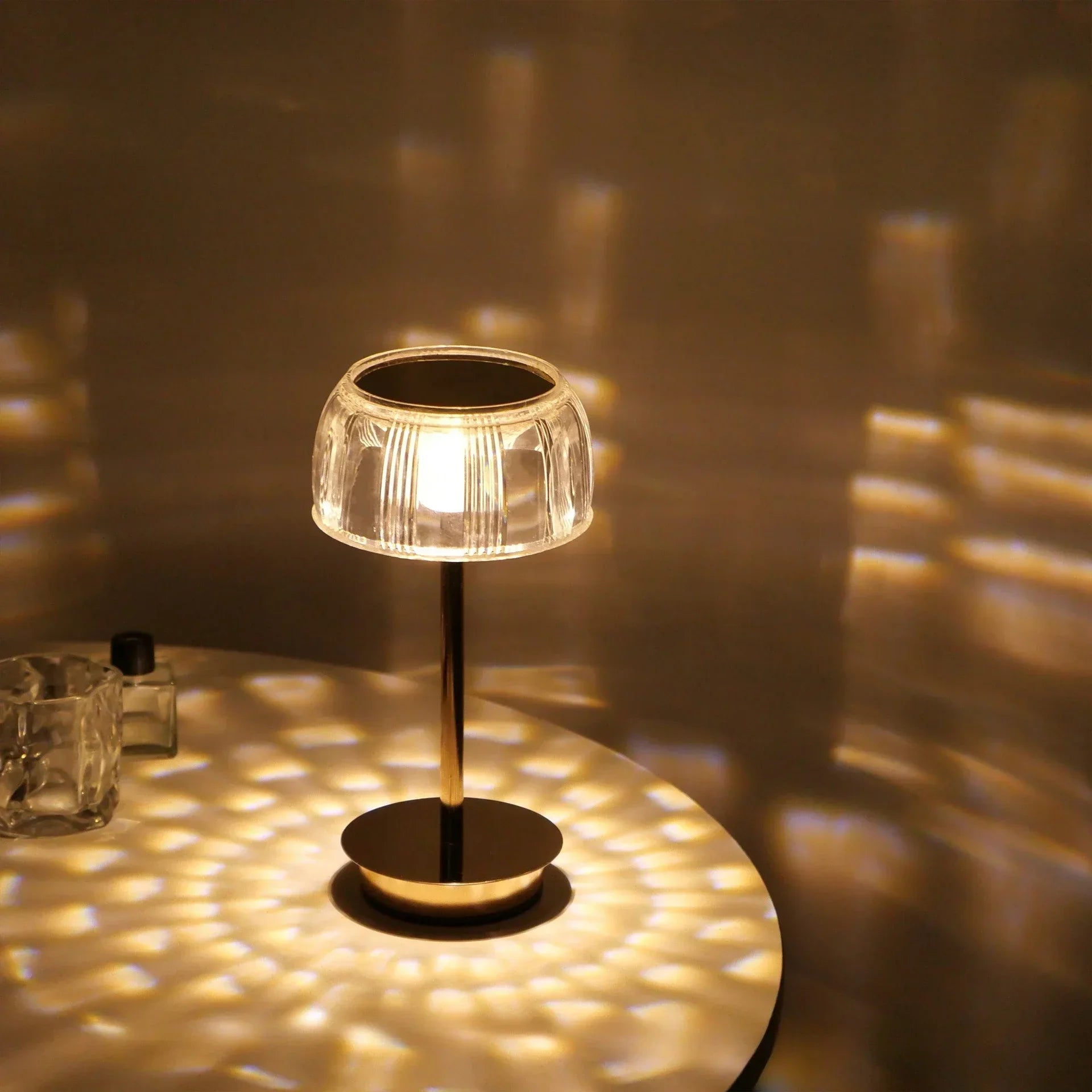 Złota Kryształowa Lampa Stołowa z Regulacją Jasności i Funkcją Ładowania