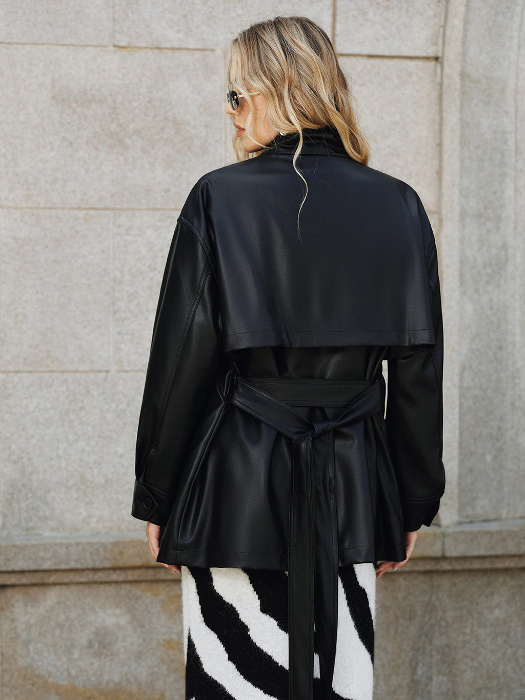 Shane | Pikowana kurtka z kołnierzem stójkowym i paskiem z PU