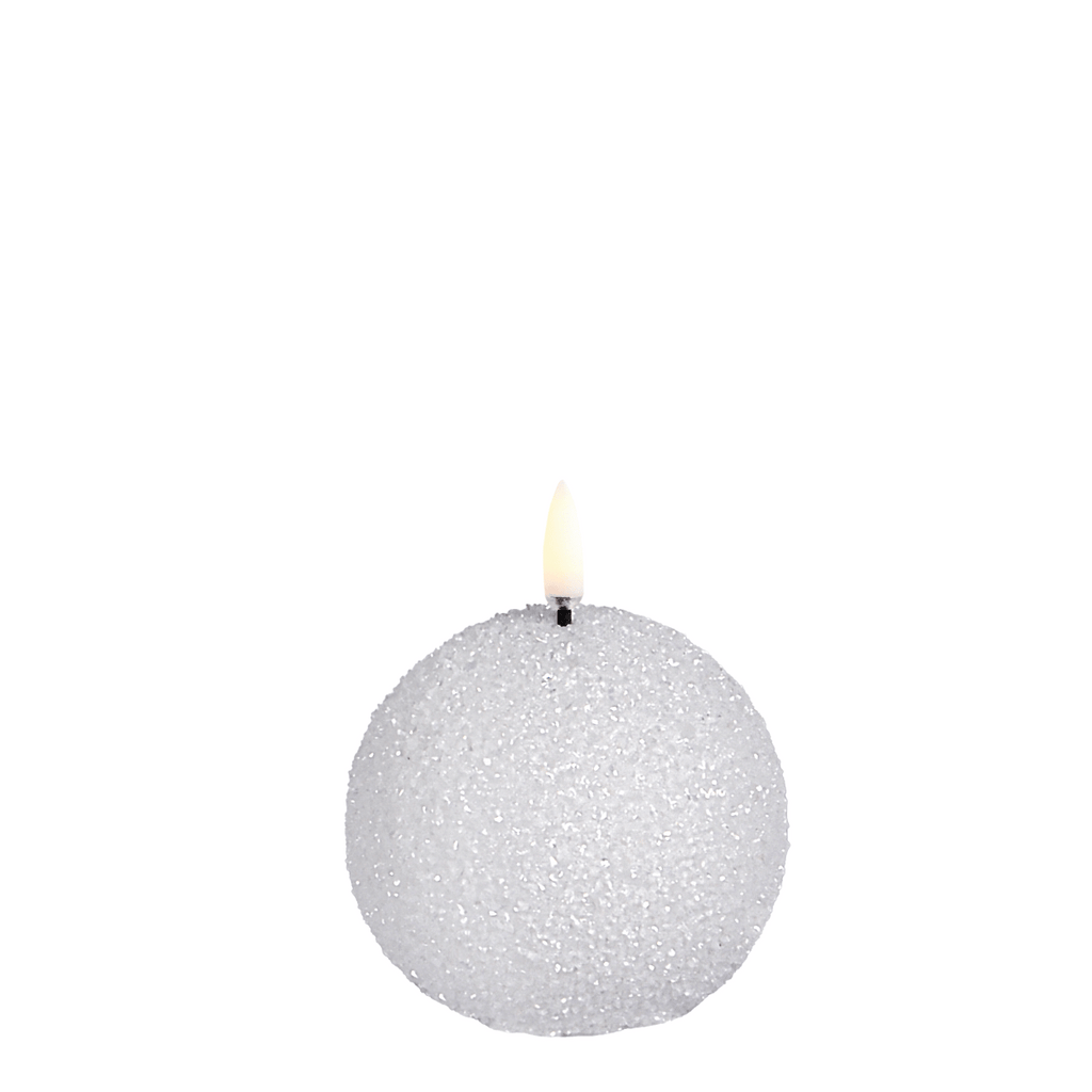 WinterShine – Elegancka LED świeca w kształcie kuli śnieżnej