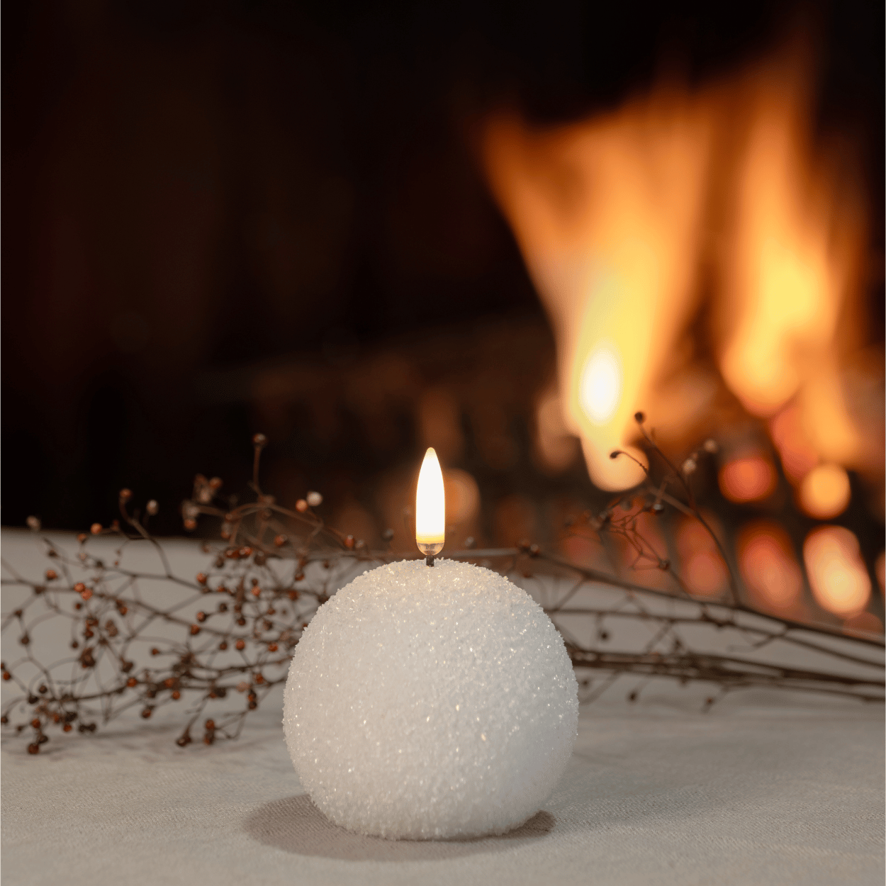 WinterShine – Elegancka LED świeca w kształcie kuli śnieżnej