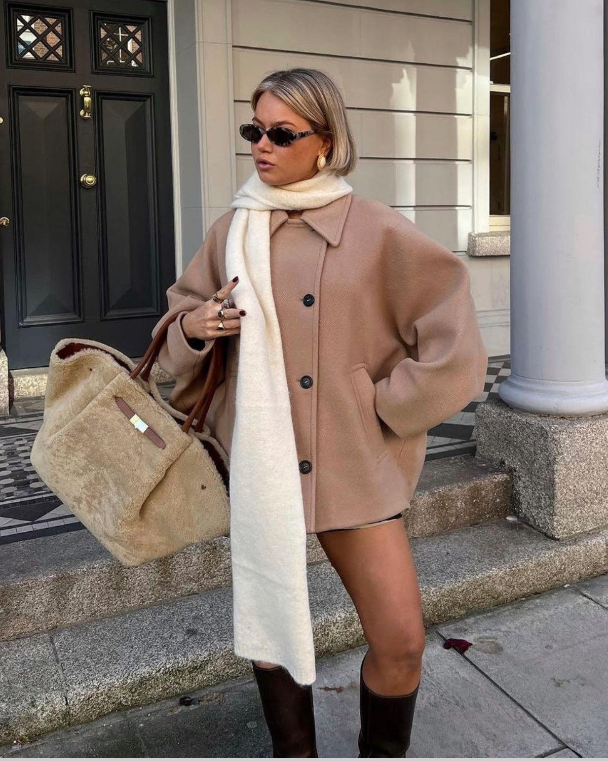 Przytulny Damski Oversized Płaszcz Wełniany z Guzikami na Jesień