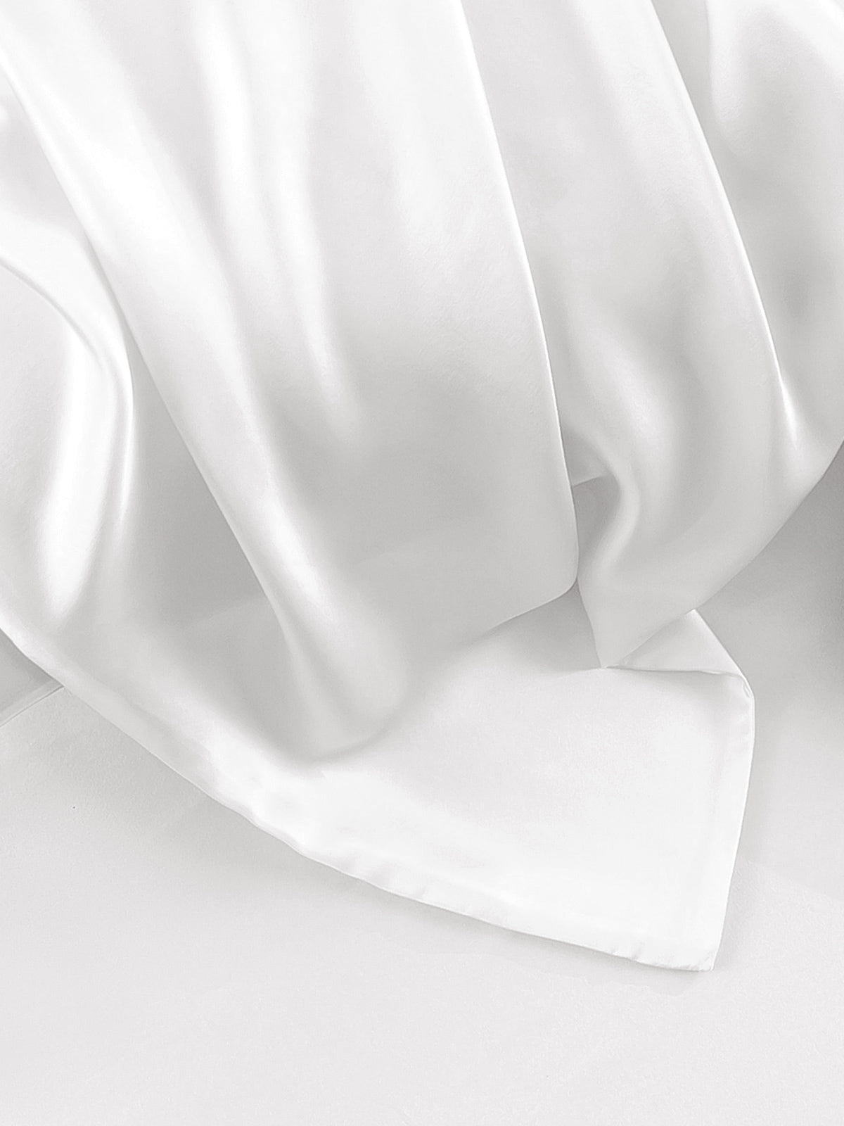 SilkenLuxe - Luksusowa poszewka na poduszkę z jedwabiu morwowego z zamknięciem kopertowym" 

Rewritten Title: "SilkenLuxe - Ekskluzywna poszewka na poduszkę z jedwabiu morwowego z eleganckim zamknięciem kopertowym