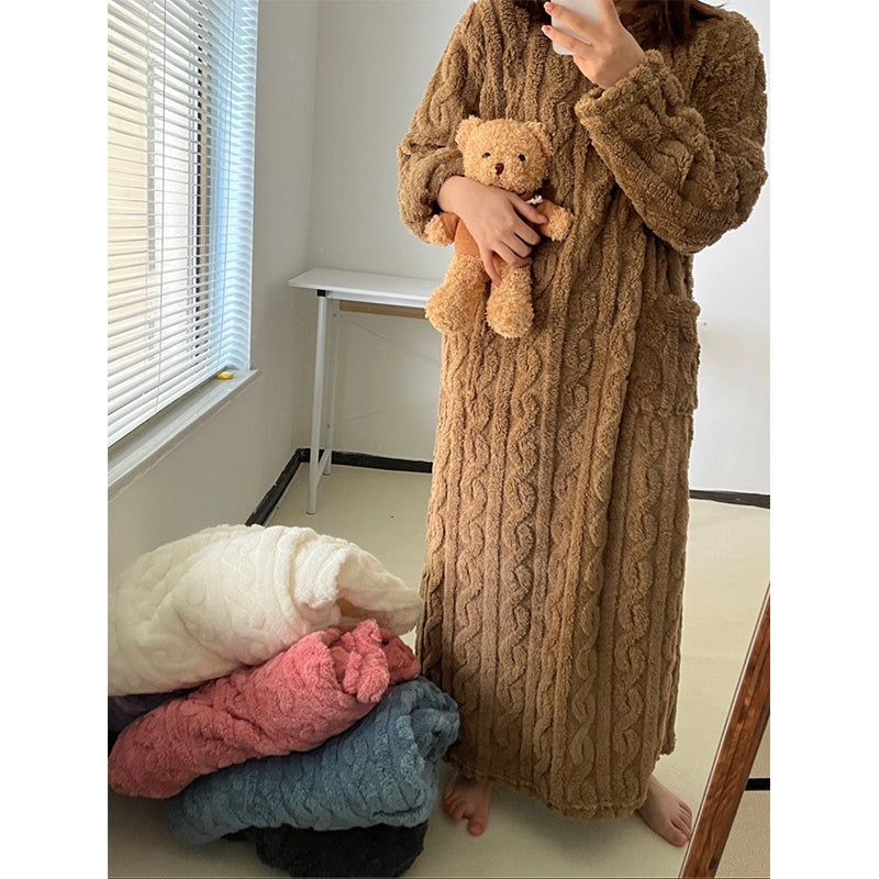 Chic Nachtmode | Koralowe Fleece Nachtkleid für Entspannung zu Hause