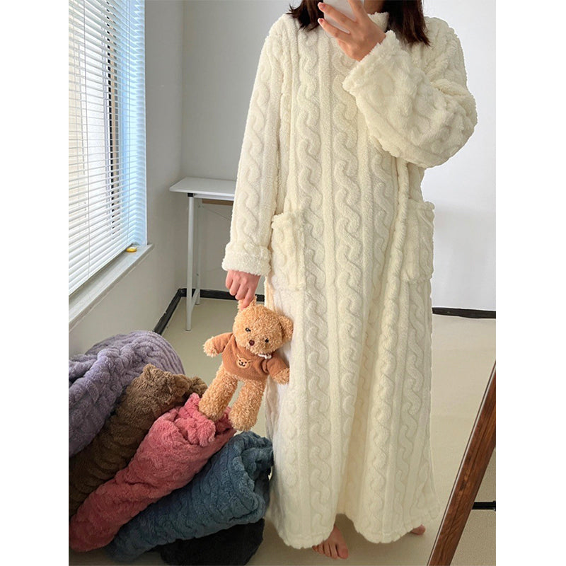 Chic Nachtmode | Koralowe Fleece Nachtkleid für Entspannung zu Hause