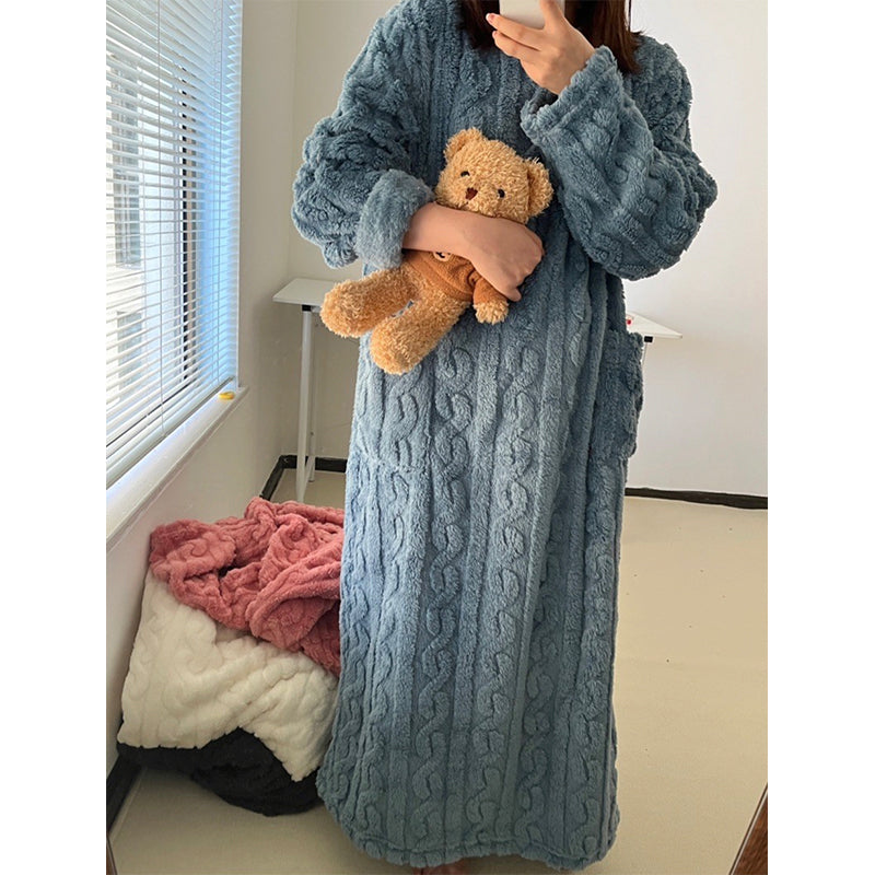 Chic Nachtmode | Koralowe Fleece Nachtkleid für Entspannung zu Hause