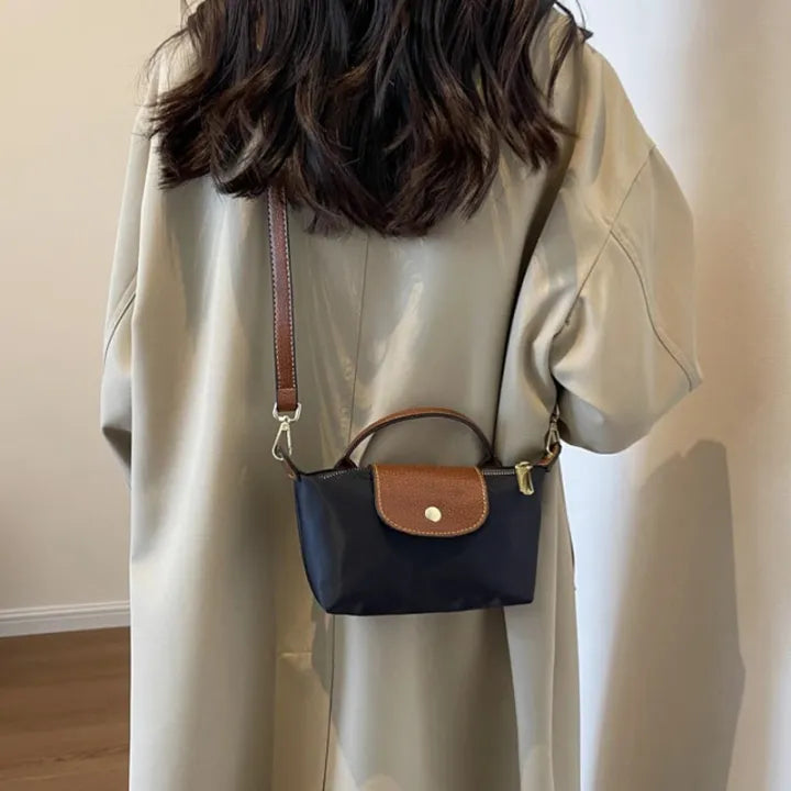 Mała Torebka Crossbody z Paskiem Regulowanym