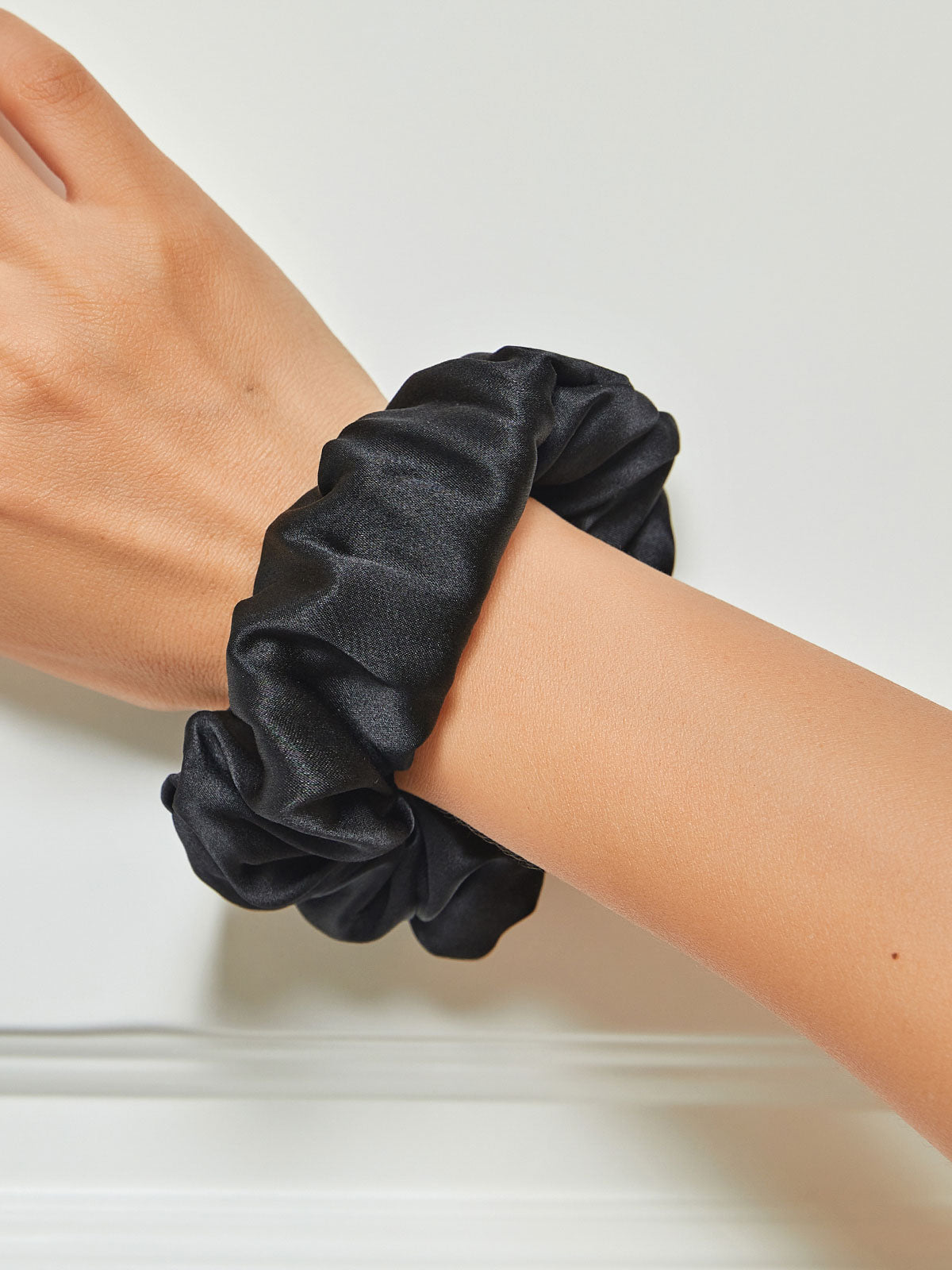 VelvetSilk - Jedwabne gumki do włosów w odcieniu Midnight (3,5 cm)
