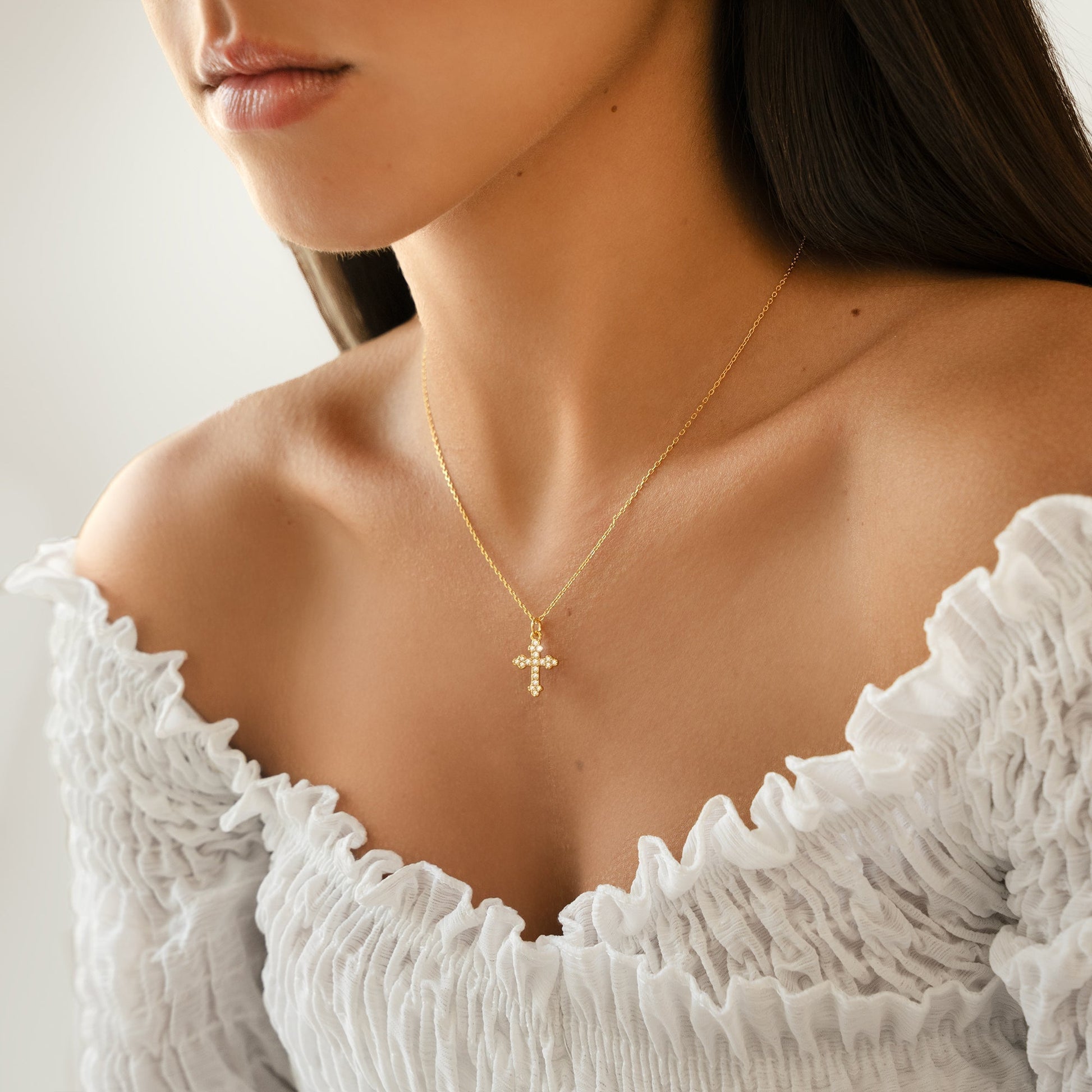 Elegancki naszyjnik z krzyżem – Clémence