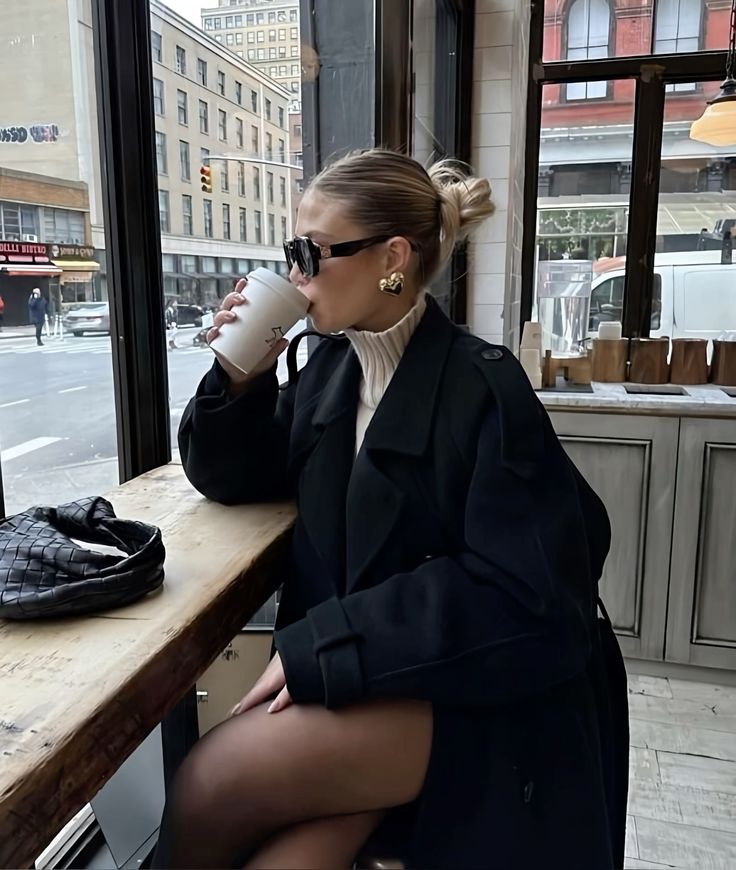 Mina Trenchcoat | Klasyczny Płaszcz Damski – Doskonały na Wiosnę, Jesień i Eleganckie Okazje