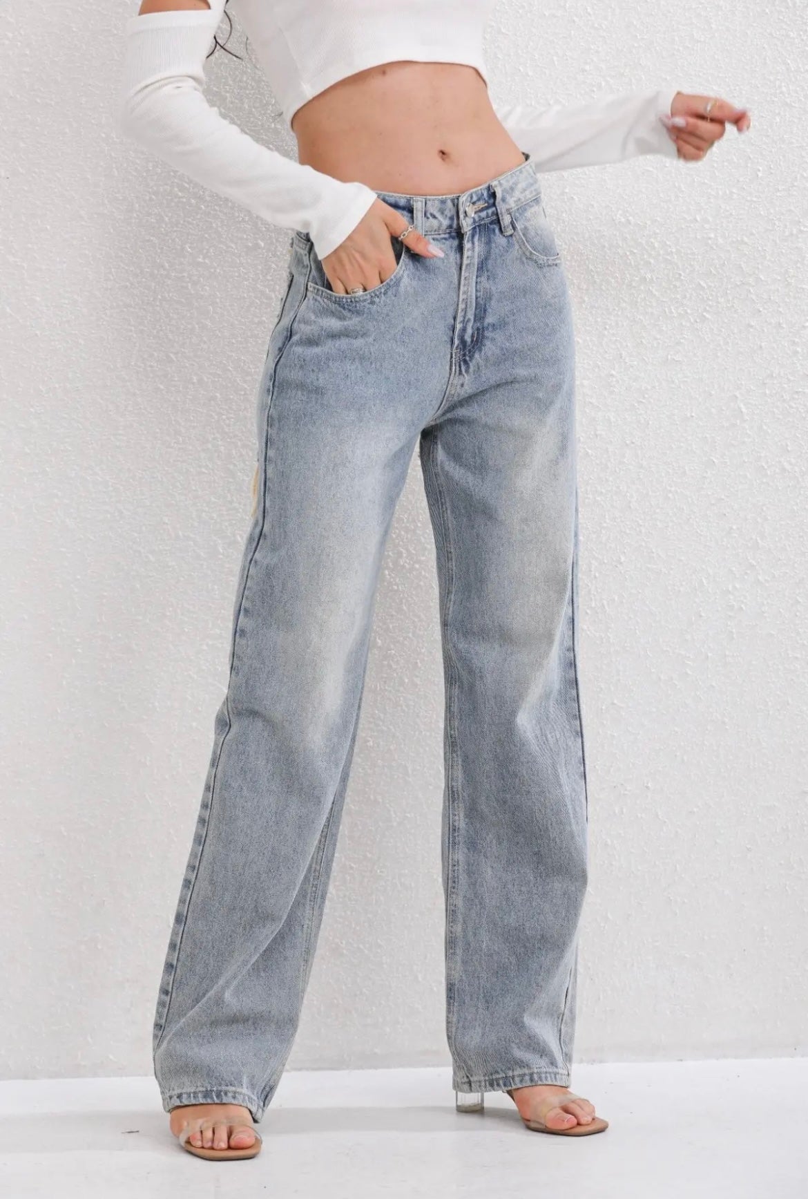 Livia - Vintage Distressed Jeans